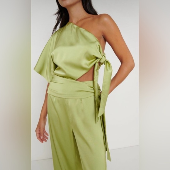 NWT Pretty Lavish Frances Cut Out Jumpsuit Satin Green Apple Size 2 - Picture 2 of 16